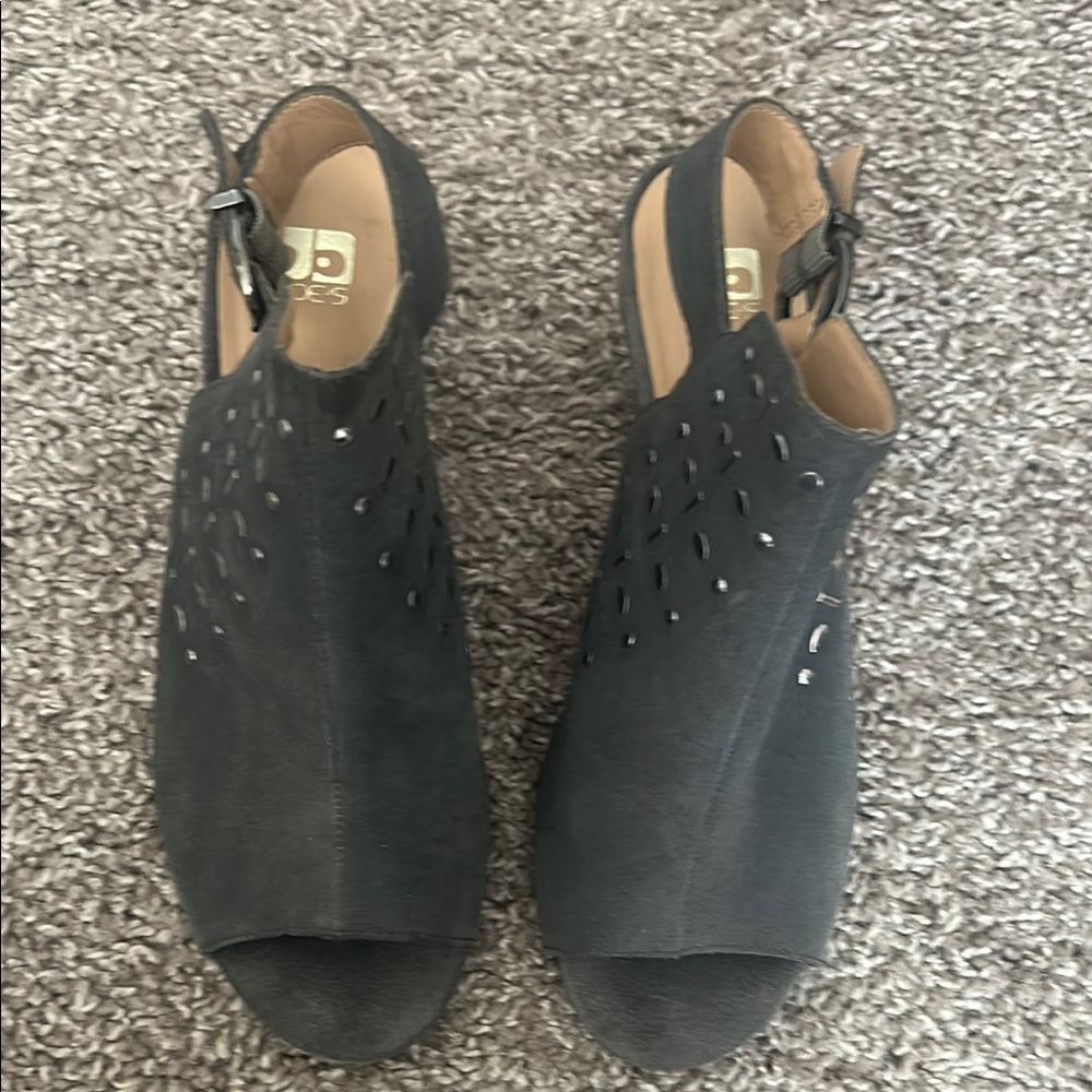 JOE’S Gray Mules Sleek Studded Design